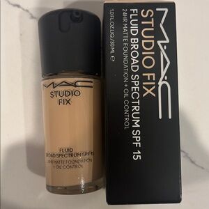 MAC Foundation Studio Fix SPF 15
NIB
NC15